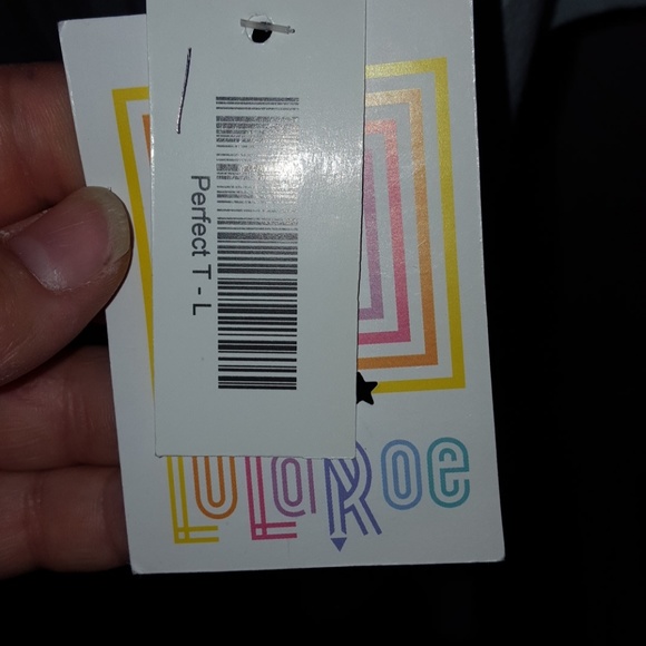 Nwt  perfect tee - Picture 3 of 3